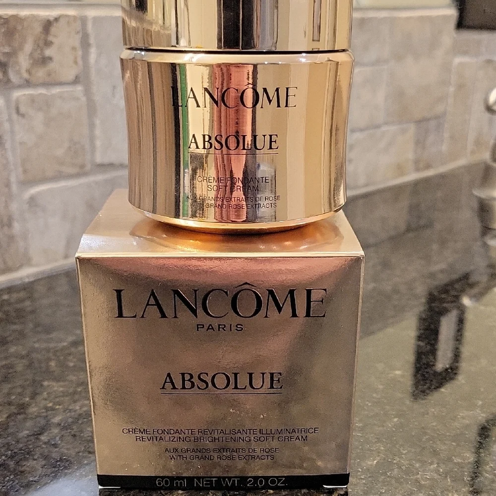 Lancome Absolue Revitalizing Brightening Soft Cream - Gold - Picture 2 of 15